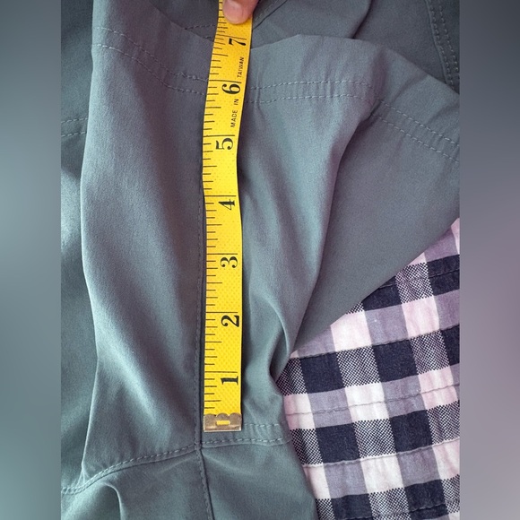 Eddie Bauer Women’s Cargo Shorts - Picture 3 of 9